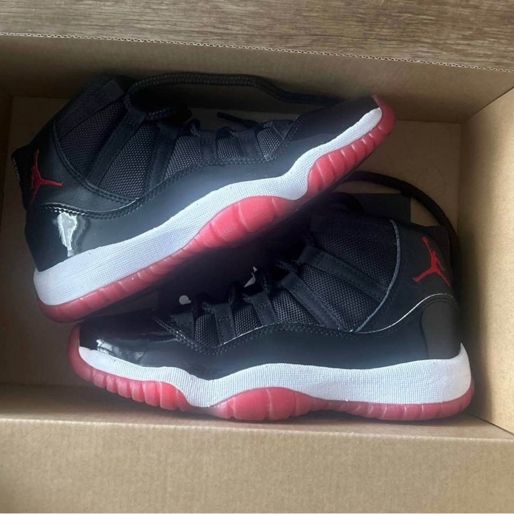 2019 Air Jordan 11 retro bred size 4.5Y NDS worn twice